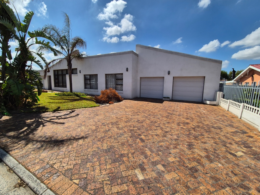 3 Bedroom Property for Sale in Mabille Park Western Cape